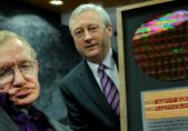 Intel desea al profesor Stephen Hawking un “Feliz cumpleaños microscópico” IF