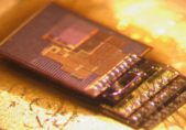 Esta computadora tiene el tamaño de un grano de arena Esta computadora tiene el tamaño de un grano de arena