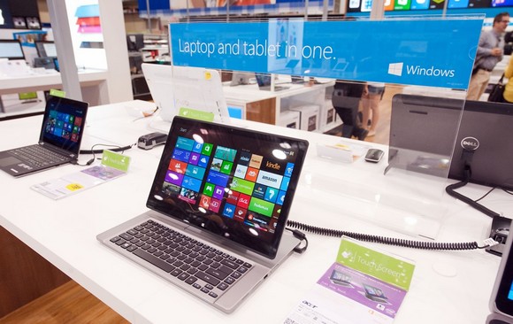 Las Windows Store estarán atendidas por dos empleados cada una.