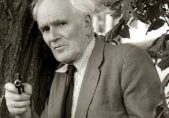 “Q”, el proveedor tecnológico de James Bond, habría sonreído con los artilugios de la NSA Desmond_Llewelyn-800px