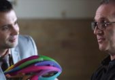 Nueva impresora 3D permite imprimir cascos multicolores para ciclistas stratasys-800-2px