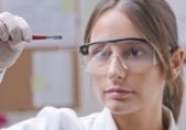 Hito de Samsung en investigación del grafeno podría resultar en smartphones y tabletas irrompibles shutterstock_156703229_BONNINSTUDIO