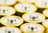 Nueva función dual para electrolitos resultará en baterías con carga para 50 años shutterstock_189453371_hin255