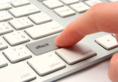 Malware oculto en escáneres de inventario chinos vulneró la logística de empresas navieras shutterstock_82221493