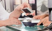 Apple podría lanzar mañana una plataforma de pagos móviles para competir con PayPal Pago con telefono inteligente NFC