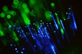 Científicos logran transmitir 255 terabits de datos por segundo en fibra óptica Fibra optica