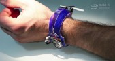 Cámara voladora -y vestible- gana el desafío “Intel Make it Wearable” Intel camara Nixie