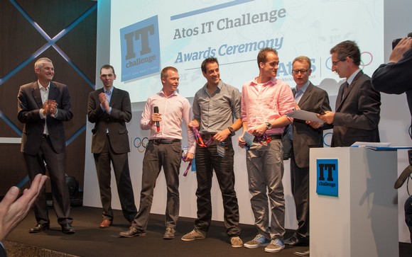 Tres equipos de universidades españolas, seleccionados en el IT Challenge de Atos sobre el ‘Coche Conectado’