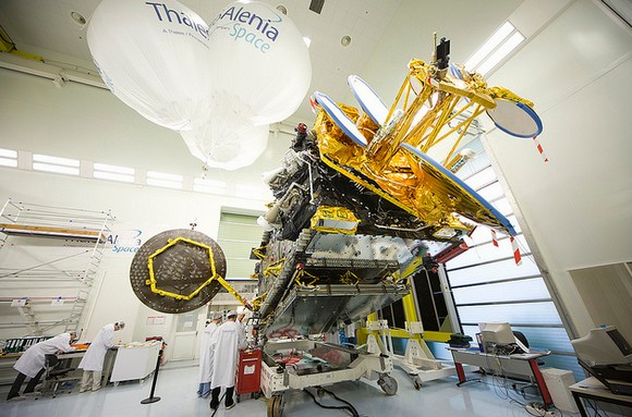 Eutelsat y Oneaccess presentan una innovadora tecnología de banda anda ancha vía satélite para empresas