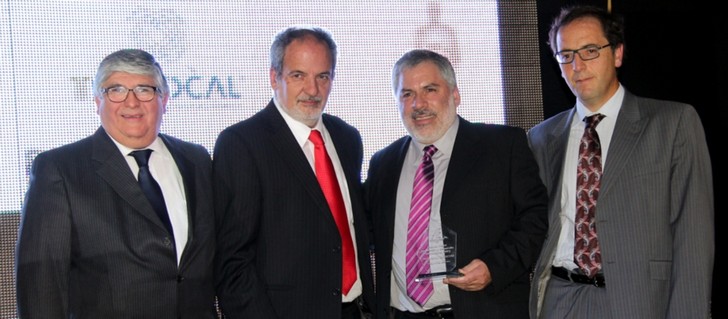 Empresa fundada por sansano recibe premio al Mejor Desarrollo Tecnológico 2013