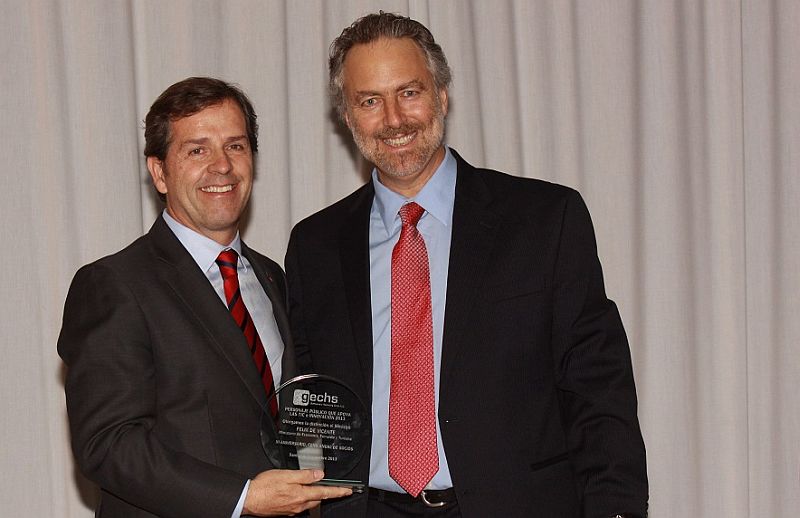 Premiación GECHS de la industria:  Ministro Félix de Vicente, es nombrado personaje TIC 2013