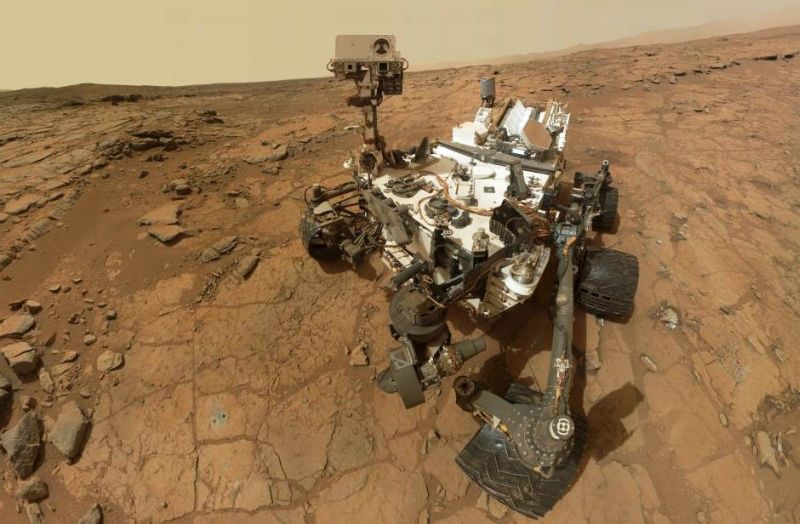 Autoretrato de la Mars Rover Curiosity sobre el suelo marciano