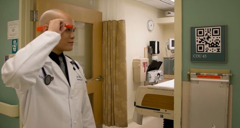Hospital comienza a utilizar versión adaptada y mejorada de Google Glass