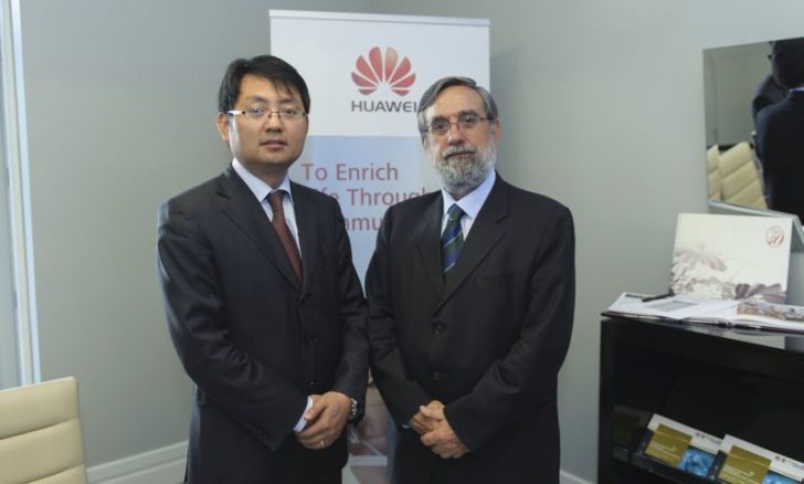 Walter Ji, CEO de Huawei España y Félix Pérez, Director de la ETSI de la UPM