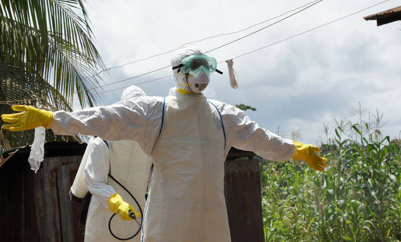 Voluntario en trabajo de tratamiento de ébola en Sierra Leona