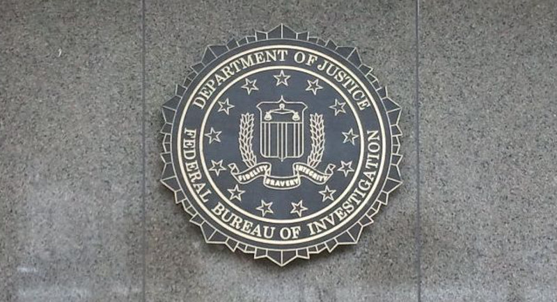 El FBI pide apoyo legislativo para instalar puerta trasera en Android e iOS