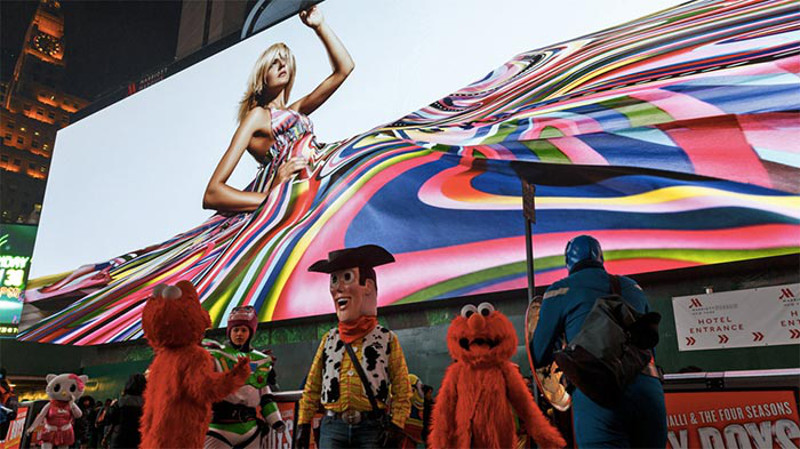AMD acciona nueva pantalla de 8 pisos en Times Square