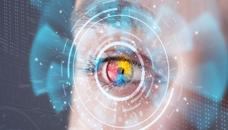 Ciber-hombre futurista con conceto de panel biométrico sobre sus ojos