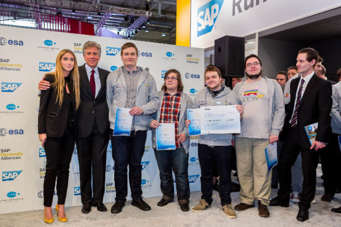 ESAAppCamp_BillMcDermott con ganadores Agrai
