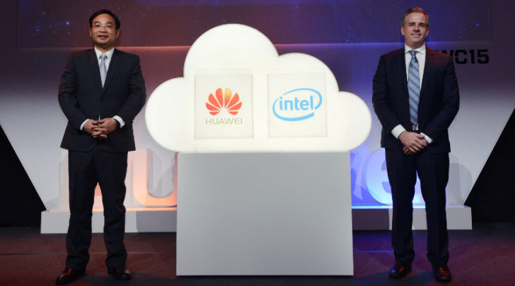Zheng Yelai y Jason Waxman durante el MWC 2015