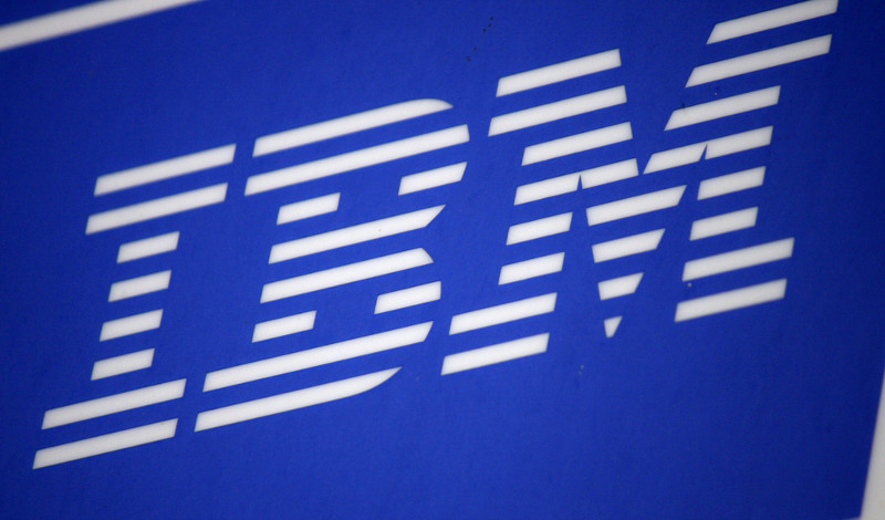 Logotipo de IBM en pantalla