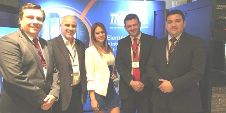 Equipo de Tripp Lite Chile con Sam Atassi, VP de Tripp Lite Latam - DDC Chile 2015