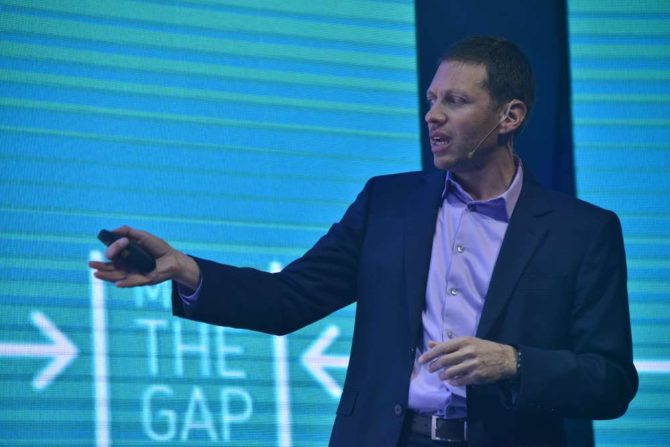 Fundacion Chile Marcos Kulka en Mind the Gap