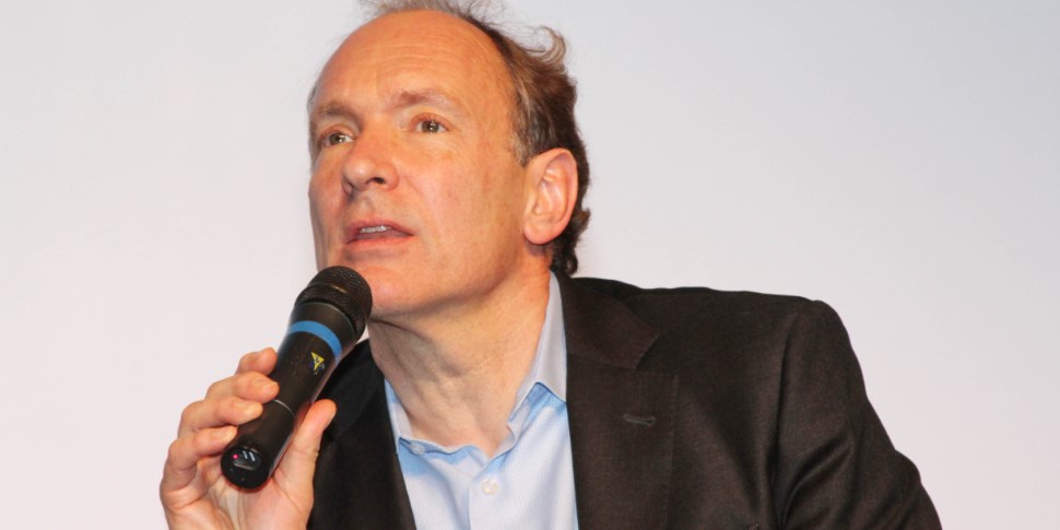 Tim Berners-Lee, preocupado por el rumbo de su invento, la Web