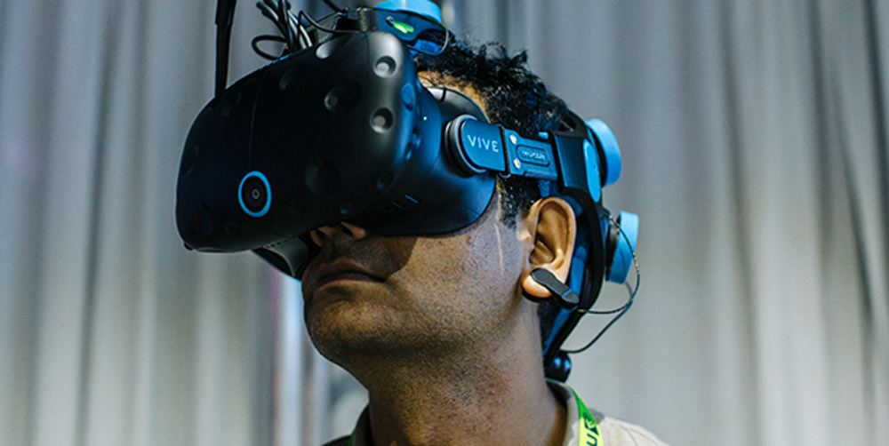 Interfaz de realidad virtual permitirá mover objetos con la mente