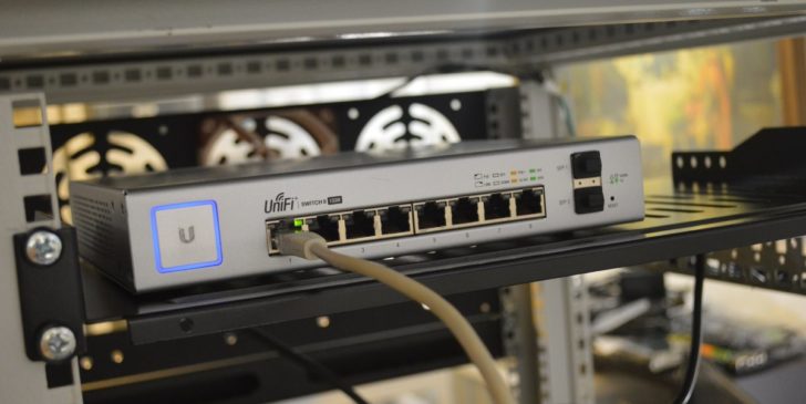 Ethernet Internet por Thomas Jensen via Unsplash